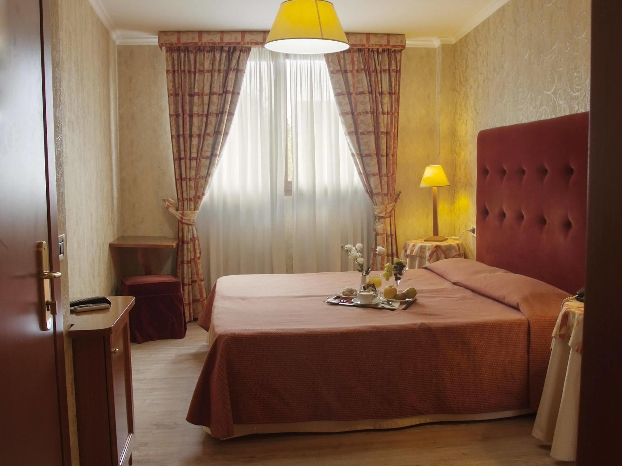 רומא Hotel Villa Rosa מראה חיצוני תמונה